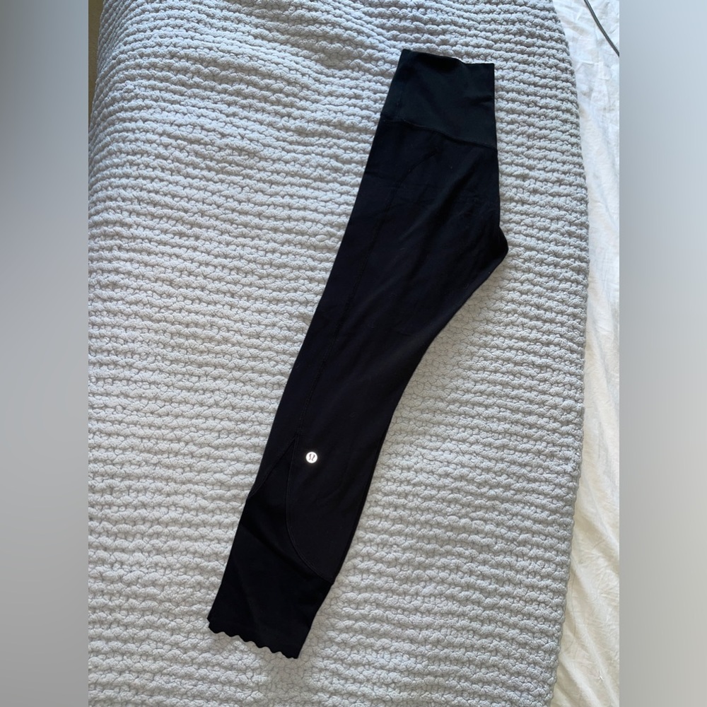 Lululemon scalloped leggings Aligned